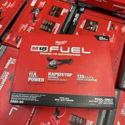 Milwaukee 2880-20 M18 FUEL 18V Lithium-Ion Brushless Cordless 4-1/2 in./5 in. Grinder w/Paddle Switch (Tool-Only)