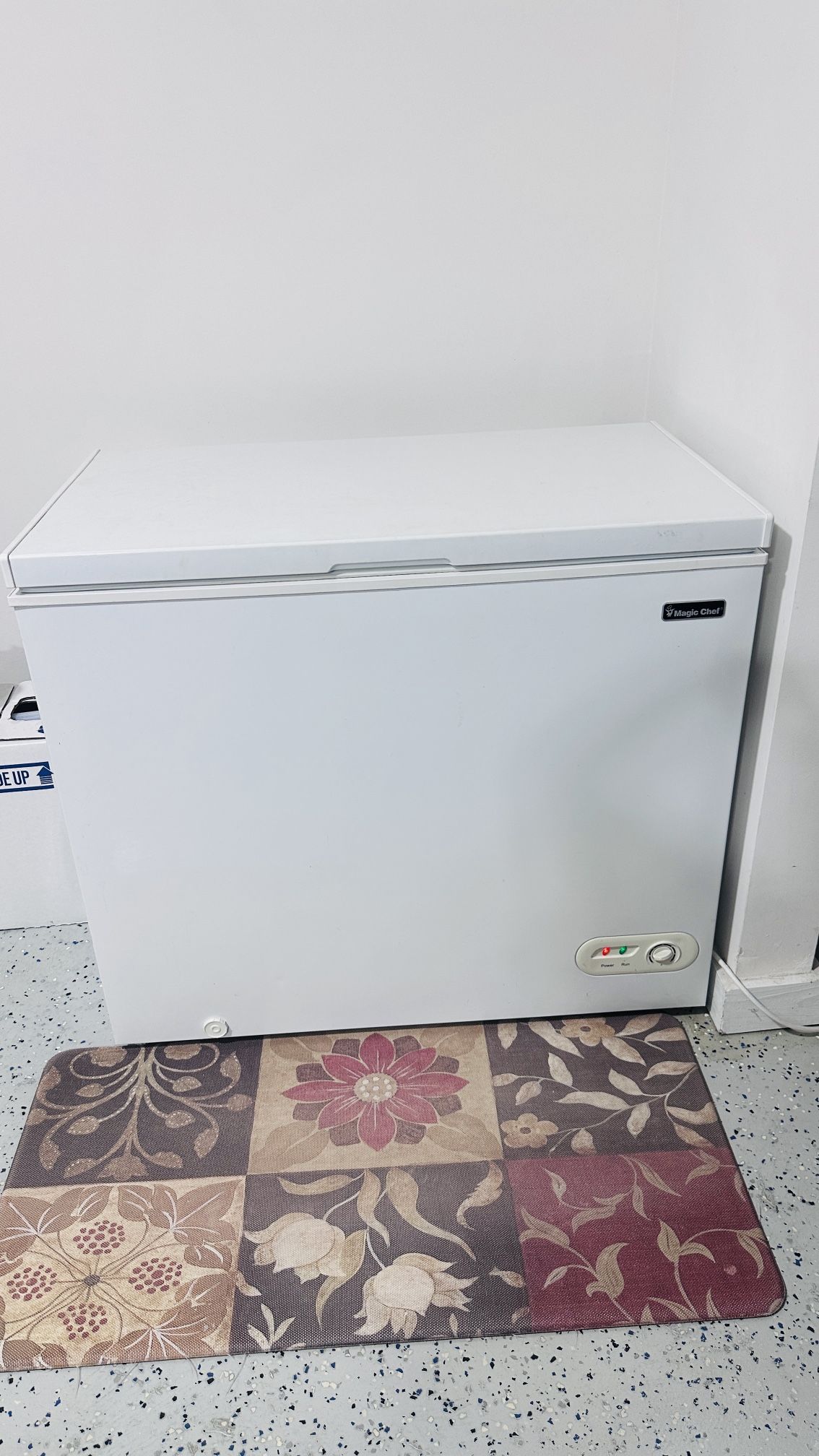 Magic Chef Chest Freezer 8.8Cu .ft