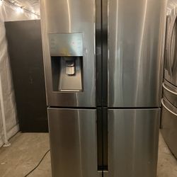 Samsung beautiful stainless steel refrigerator looks like new French door everything works perfectly first come first served 