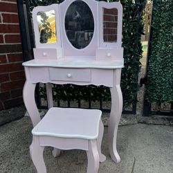Princess Vanity & Tri-folding Mirror 