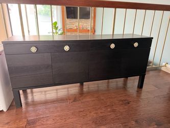 Sideboard / Buffet / Credenza