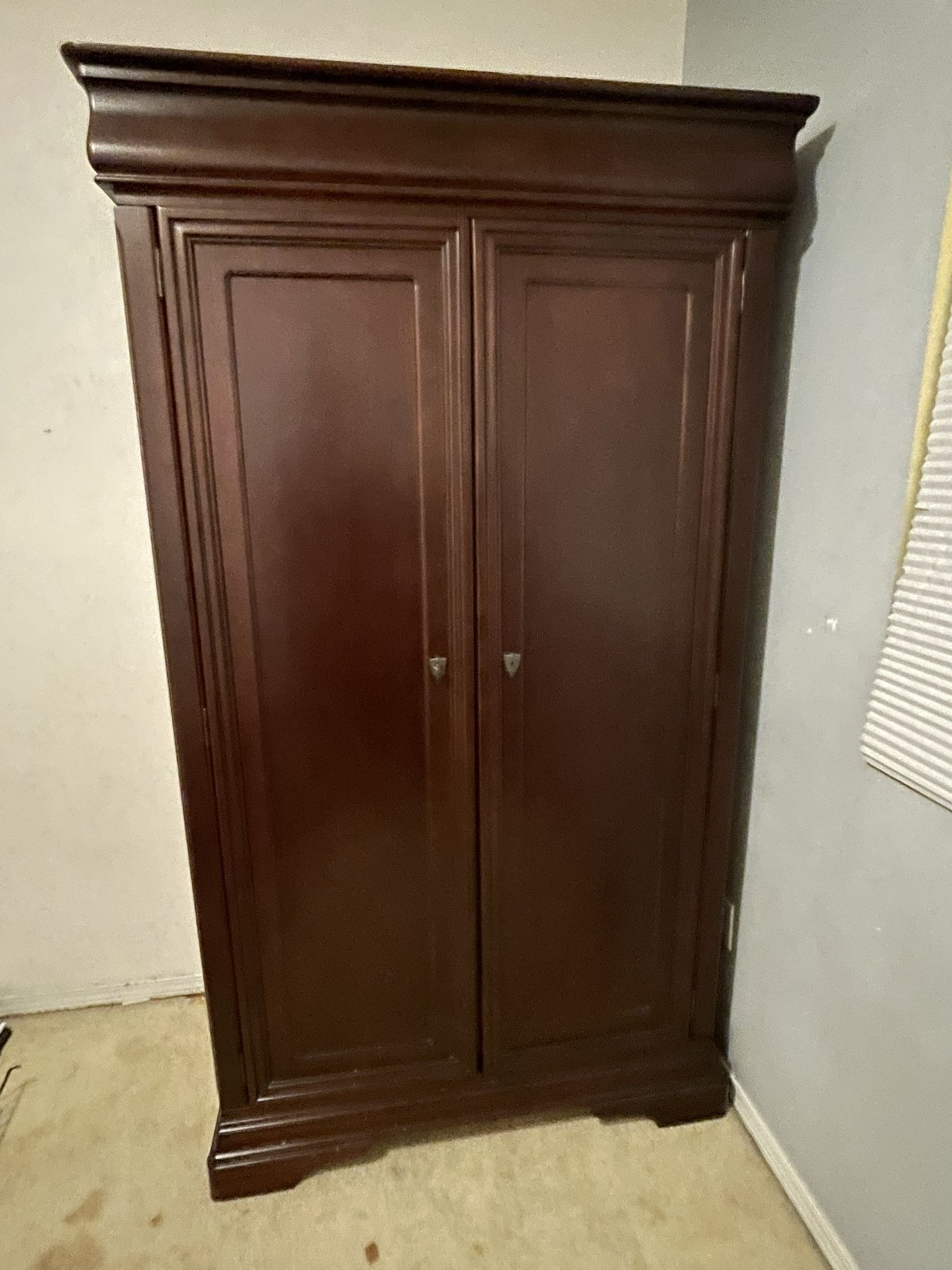 Armoire - FREE