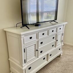 Dresser White