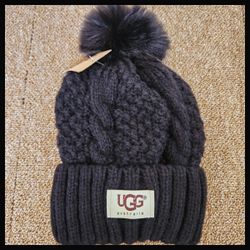 UGG BEANIE HAT. 