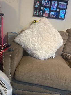 Set of 4 couch pillows in white