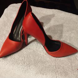 Sz. 7 Red Heels Great Condition 