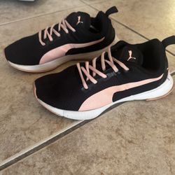 Women’s Puma Size 6