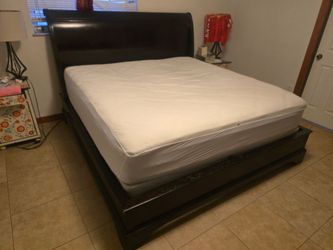 King bed with Dreamcloud mattress