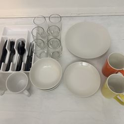 🚨 MOVING SALE! Plates, Full Cutlery Set (Dinner & Small) - Kitchen Starter Box