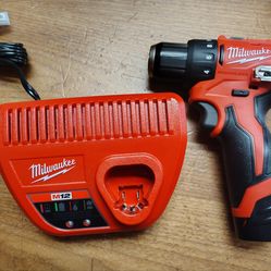 Milwaukee M12 drill/driver kit