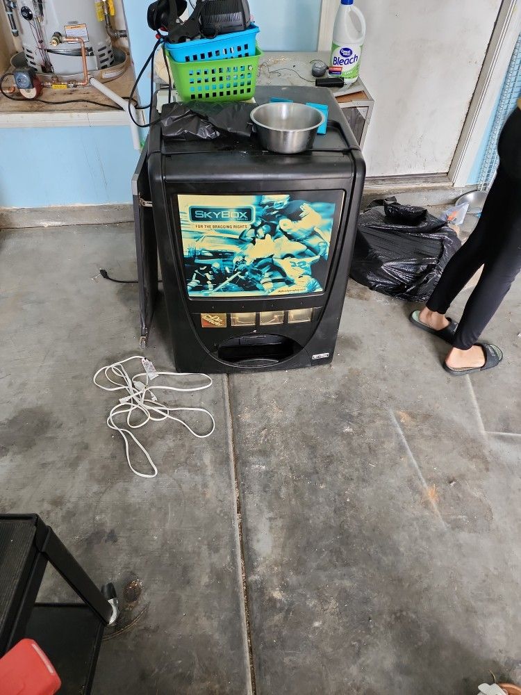 Working Skybox Vending Machine for Sale in North Las Vegas, NV OfferUp