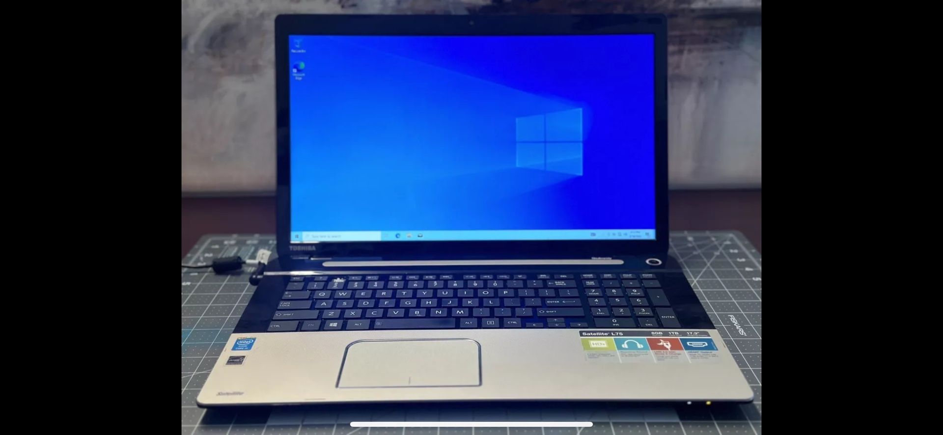 Toshiba Satellite L75-B7240 - 17.3" - Intel Core i5-4210U 8g Ram 1tb HDD Laptop