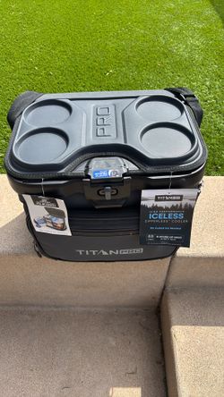 Titan pro ice cooler with ice blanket