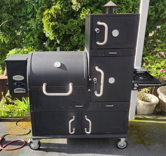 Pellet Grill Smoker Louisiana Grills Champion for Sale in Renton, WA