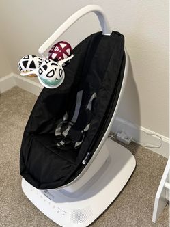 4moms MamaRoo Multi-Motion Baby Swing, Bluetooth Enabled with 5 Unique Motions,