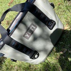 YETI HOPPER 20 COOLER