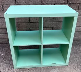 30 Inch Tall Green Display 4 Squares Shelf