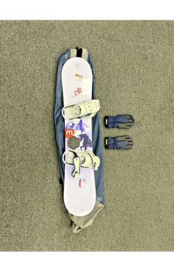 Morrow Mini Wildflower Snowboard 128 CM with Bindings, Bag & Gloves Excellent