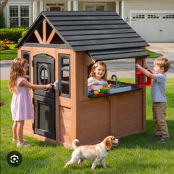 OUTDOOR PLAYHOUSE