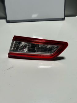 2012 - 2014 TOYOTA CAMRY DECK LID TAIL LIGHT RIGHT SIDE