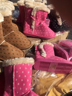 16 pares de botas $96