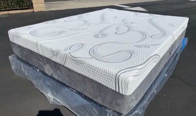 Queen Organic Cool Gel Memory Foam!!