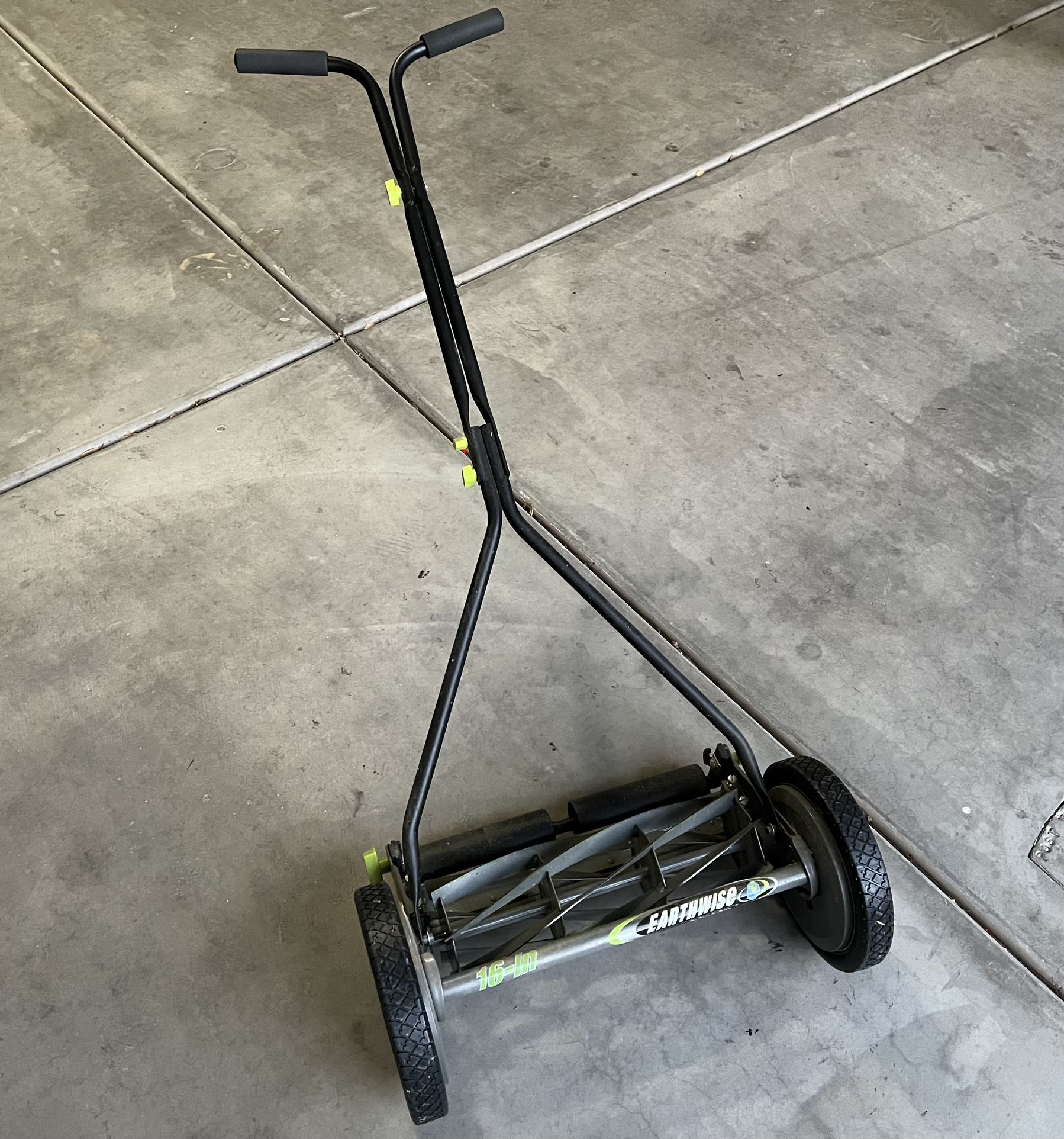 Earthwise 16 Inch 7 Blade Push Reel Lawn Mower