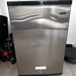 Whynter Mini Freezer 