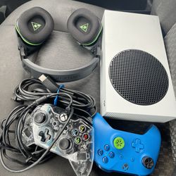 Xbox Series S With 2 Controllers And Wireless Headset