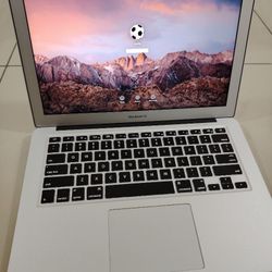 Apple MacBook Air 13” I5/8GB/256GB SSD $180