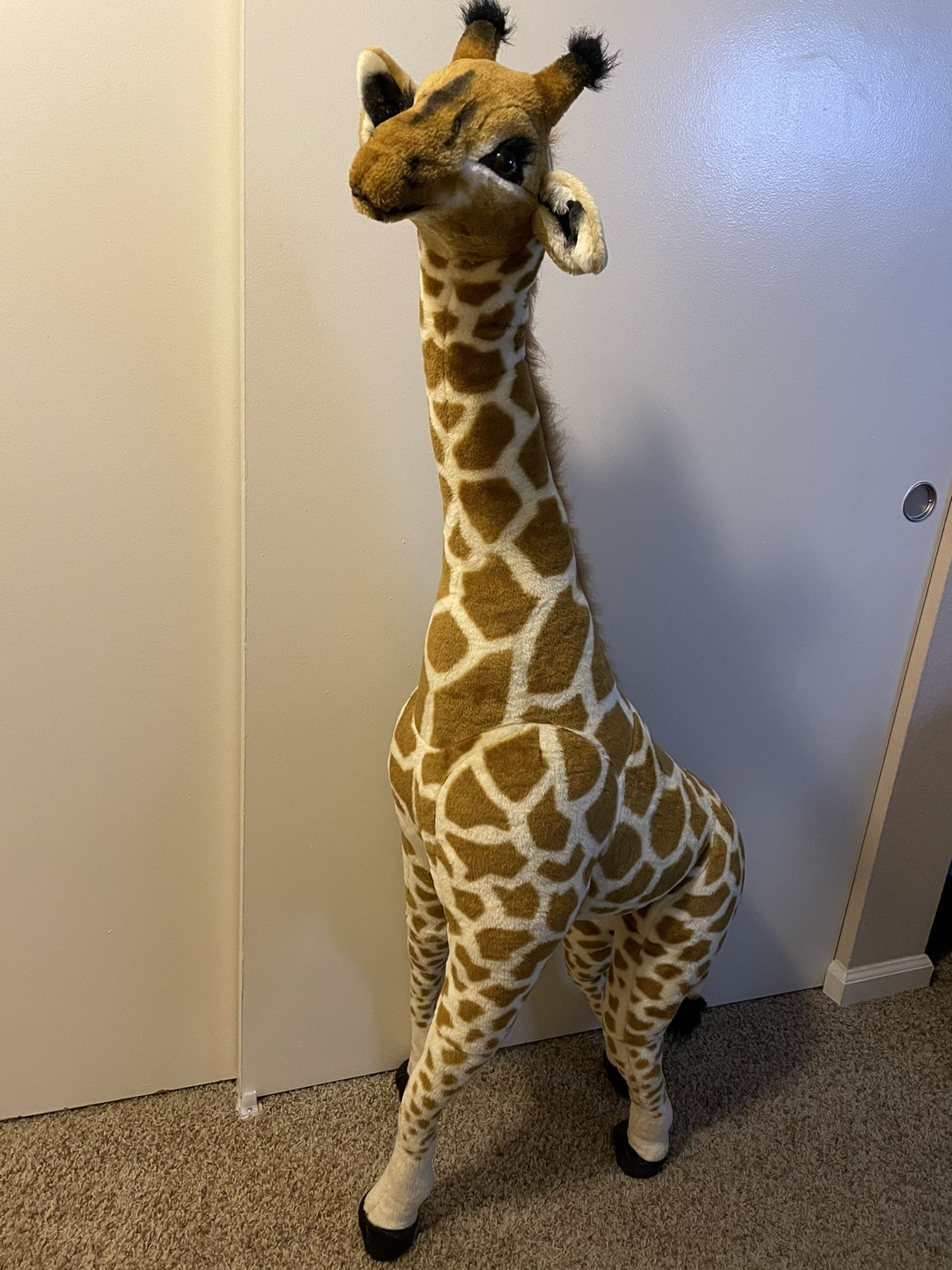 New Excellent Condition Almost 5 Ft Giraffe 
