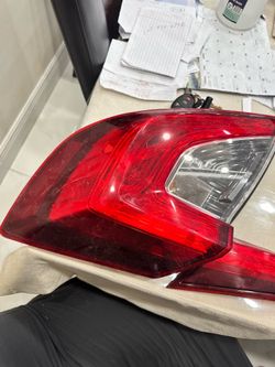 2016 Honda Civic Tail Light OEM – USED