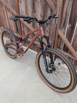Full suspension mountain bike