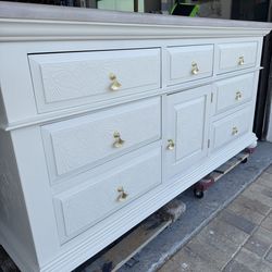 Beautiful Broyhill sideboard buffet completely renovated