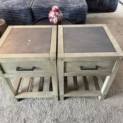 2 Nightstands 