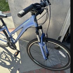 schwinn 700c trailway women's hybrid bicycle