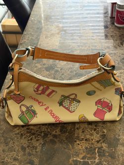 Dooney & Bourke purse 👛 $60