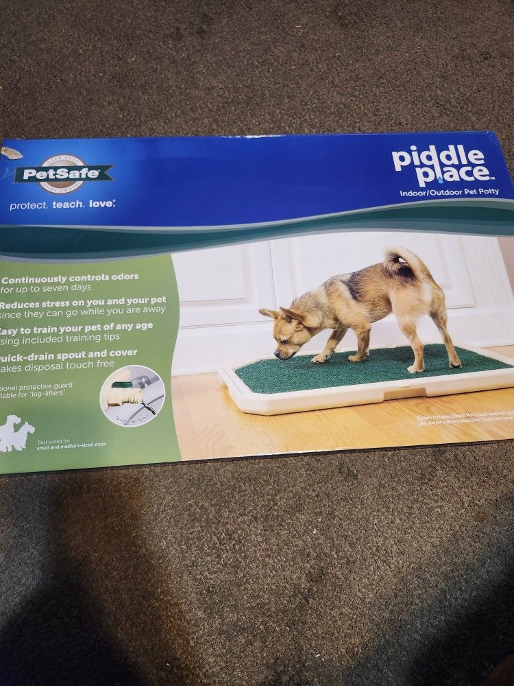 PetSafe Piddle Place Indoor Dog & Cat Toilet with Cover