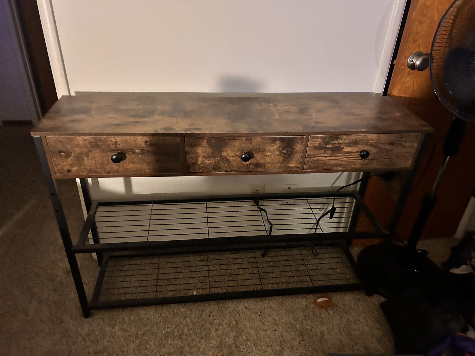 End Table With USB port & Plug In