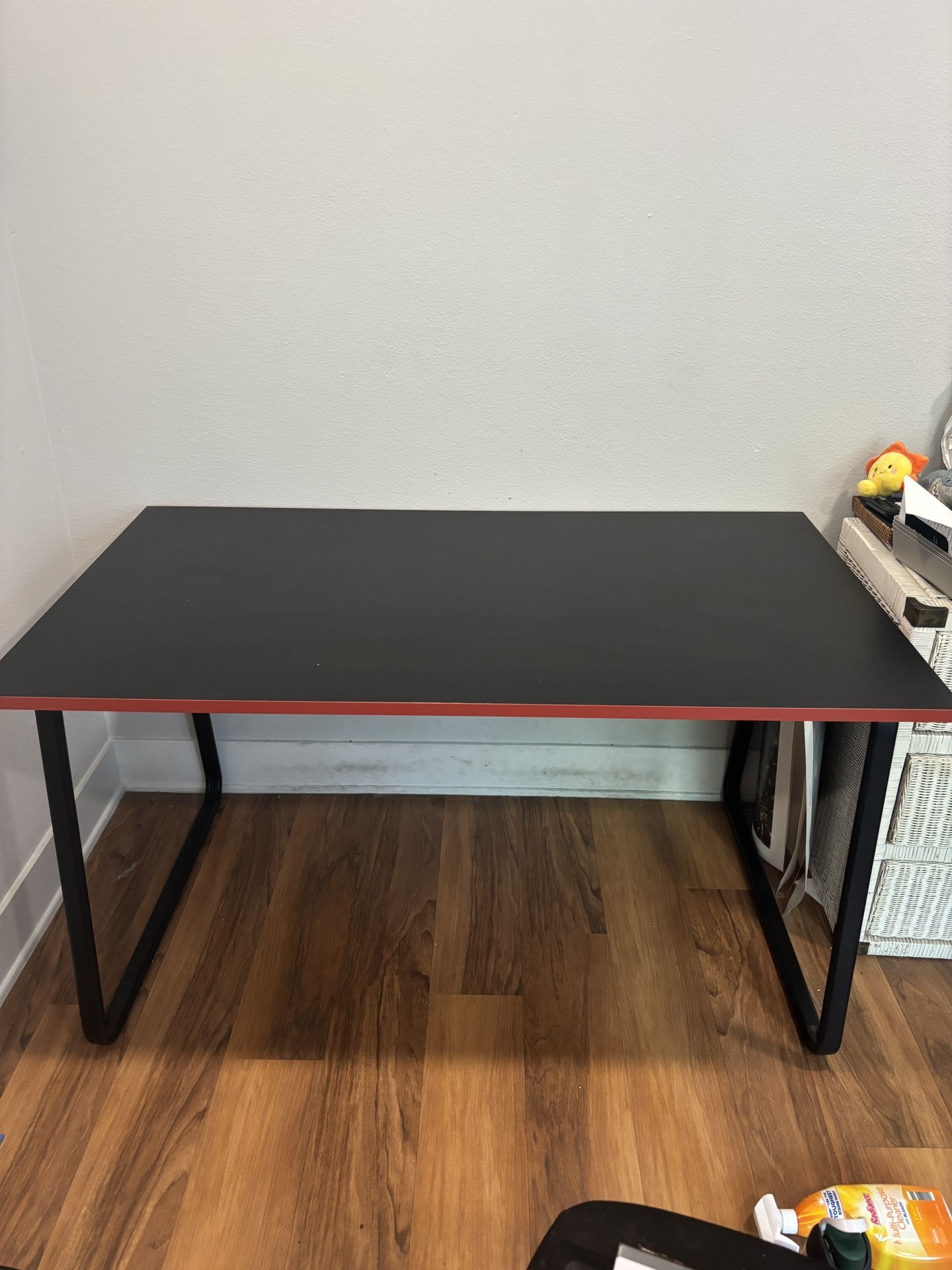 Spacious Desk – Great for Work or Dining!