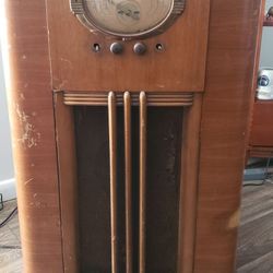 Antique  1934 Radio Console