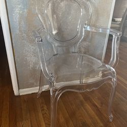 Beautiful Acrylic Ghost Chair