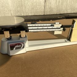 Ohaus Heavy-Duty Triple Beam Balance Scale 2610g, 5lb, 2oz, 700/800 Series