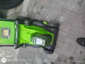 🚨🚨Mower Greenworks 2 Battery And Charger 🚨🚨