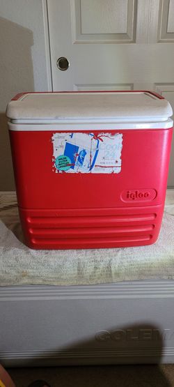 Igloo Cool  24 qt Lunch Travel Ice Chest Hard Shell