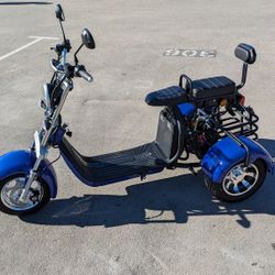 Brand New Three-wheeler Trike All Electric Two Seaters Get One Battery Or Two Batteries In Different Colors Good For Camping ,Golfing One Charge 37ml 