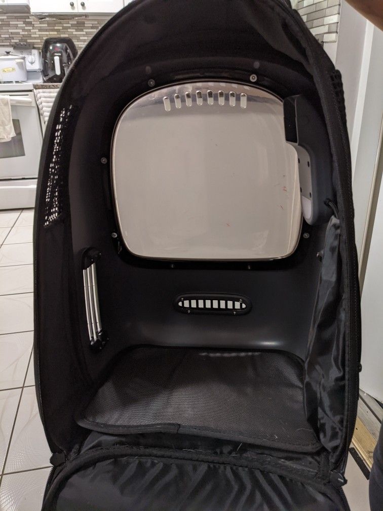 Pet Carrier With Fan And Light New. For 10 To 12 Pounds Dog.