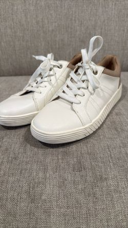 White Sneakers Size 7
