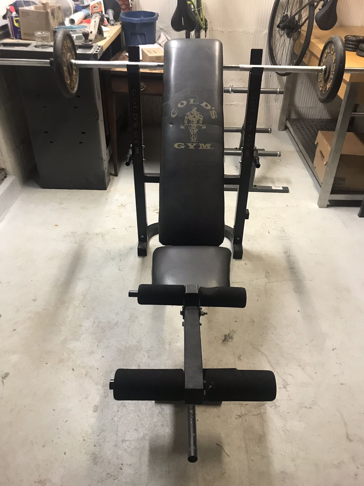 Bench press + weights (D.C)