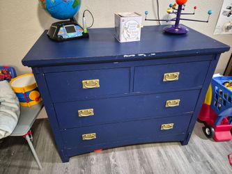 FREE PROJECT DRESSER AND NIGHTSTAND NEED GONE ASAP
